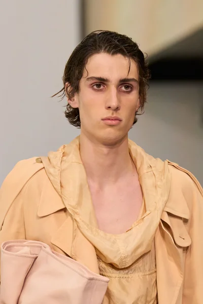 Look 1